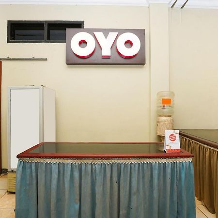 OYO 2715 Hotel Madinah Syariah Pamekasan Luaran gambar