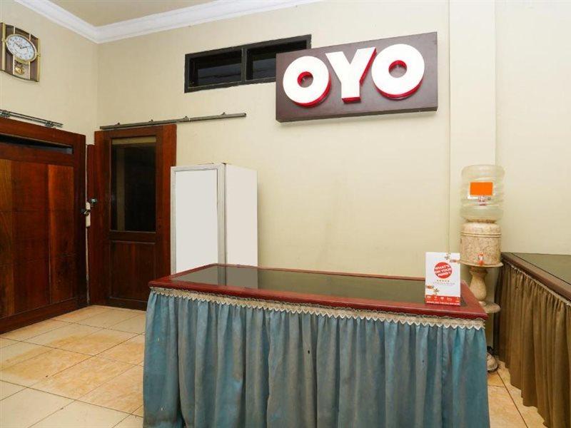 OYO 2715 Hotel Madinah Syariah Pamekasan Luaran gambar