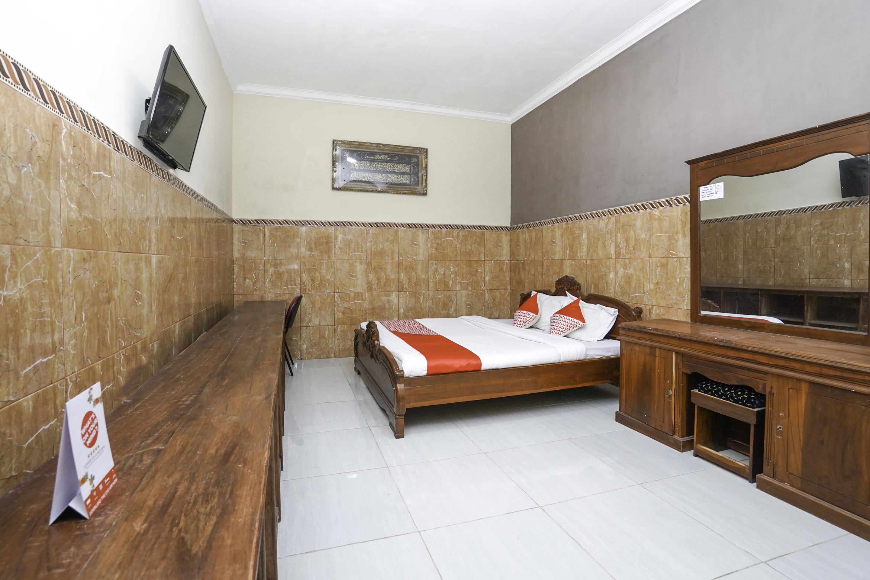 OYO 2715 Hotel Madinah Syariah Pamekasan Luaran gambar