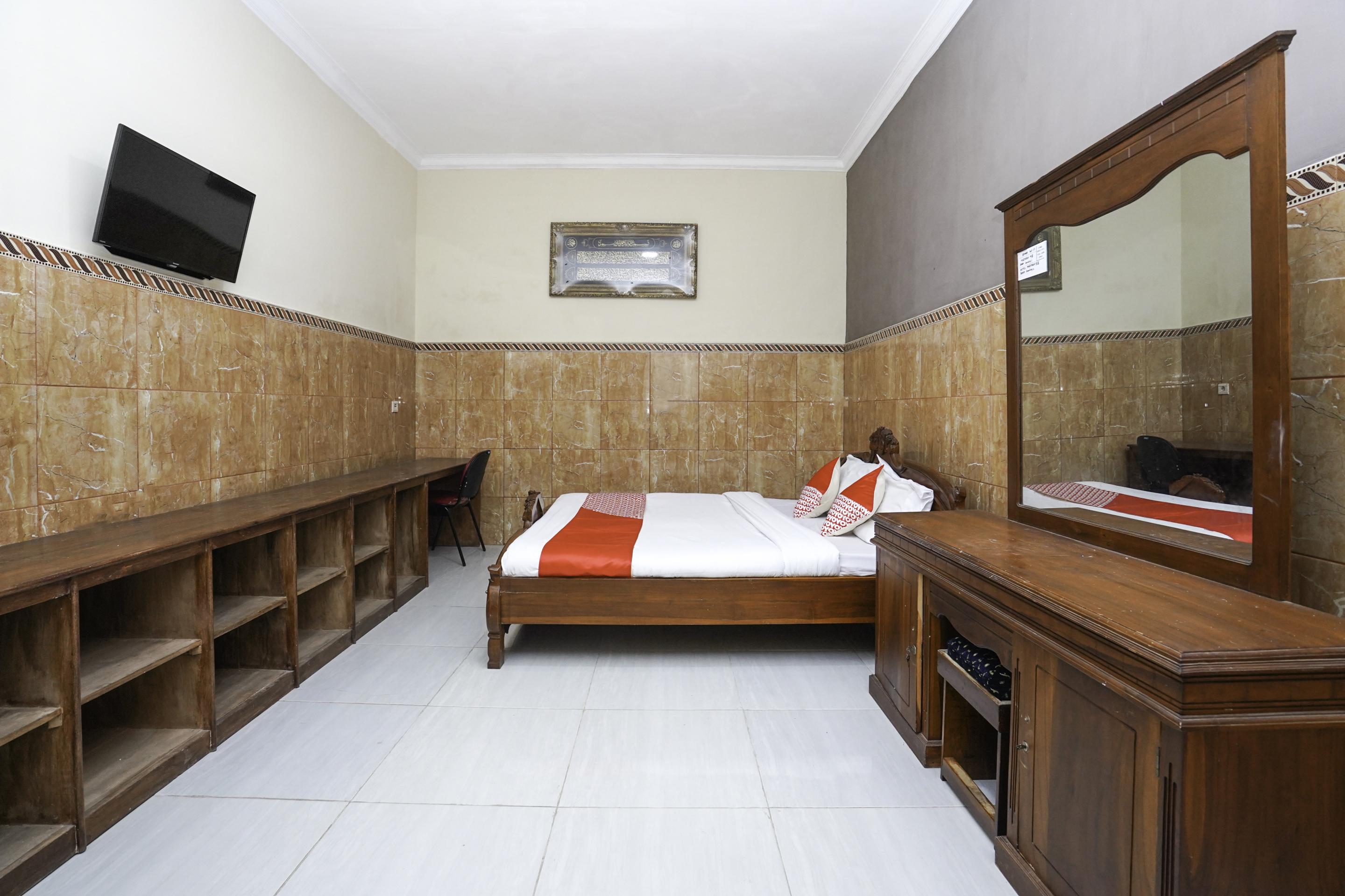 OYO 2715 Hotel Madinah Syariah Pamekasan Luaran gambar