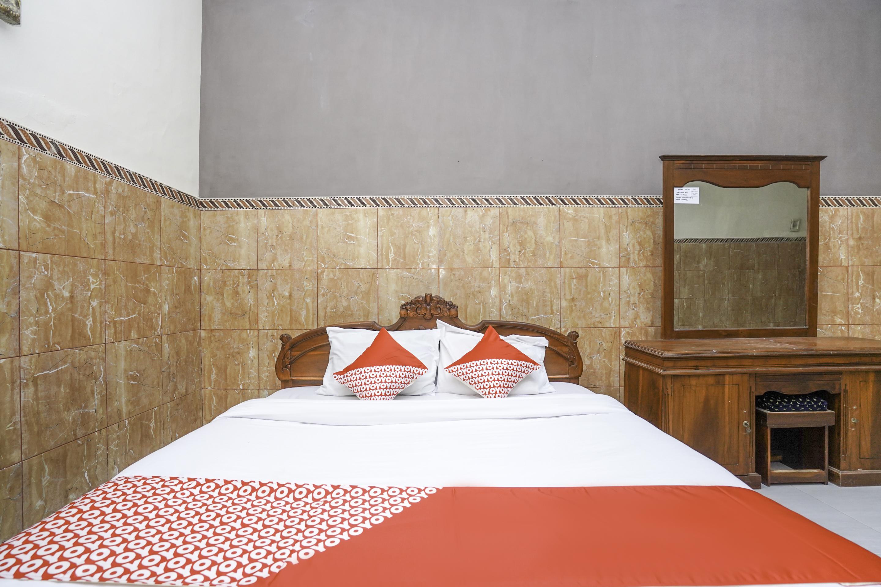 OYO 2715 Hotel Madinah Syariah Pamekasan Luaran gambar