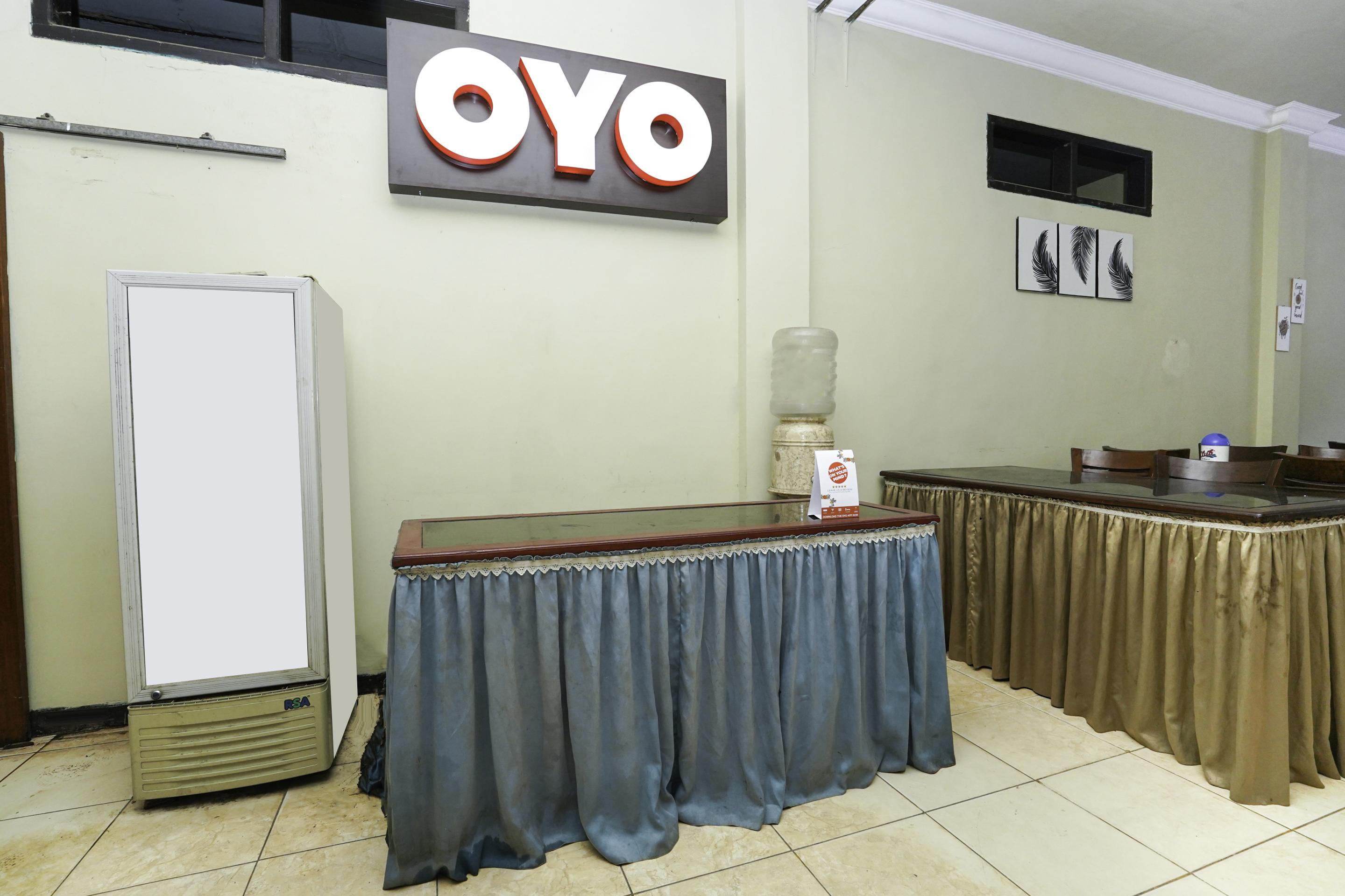 OYO 2715 Hotel Madinah Syariah Pamekasan Luaran gambar