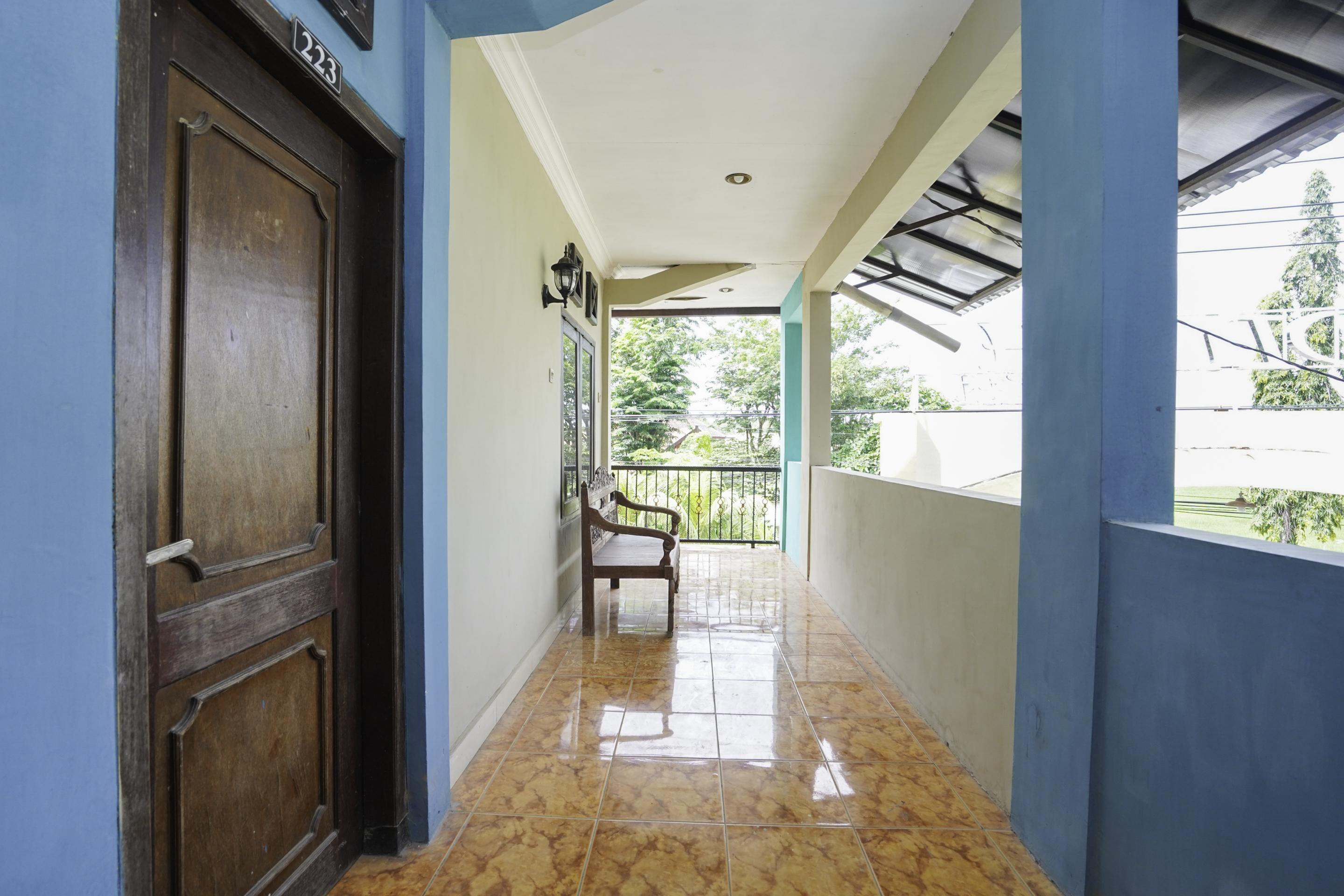 OYO 2715 Hotel Madinah Syariah Pamekasan Luaran gambar