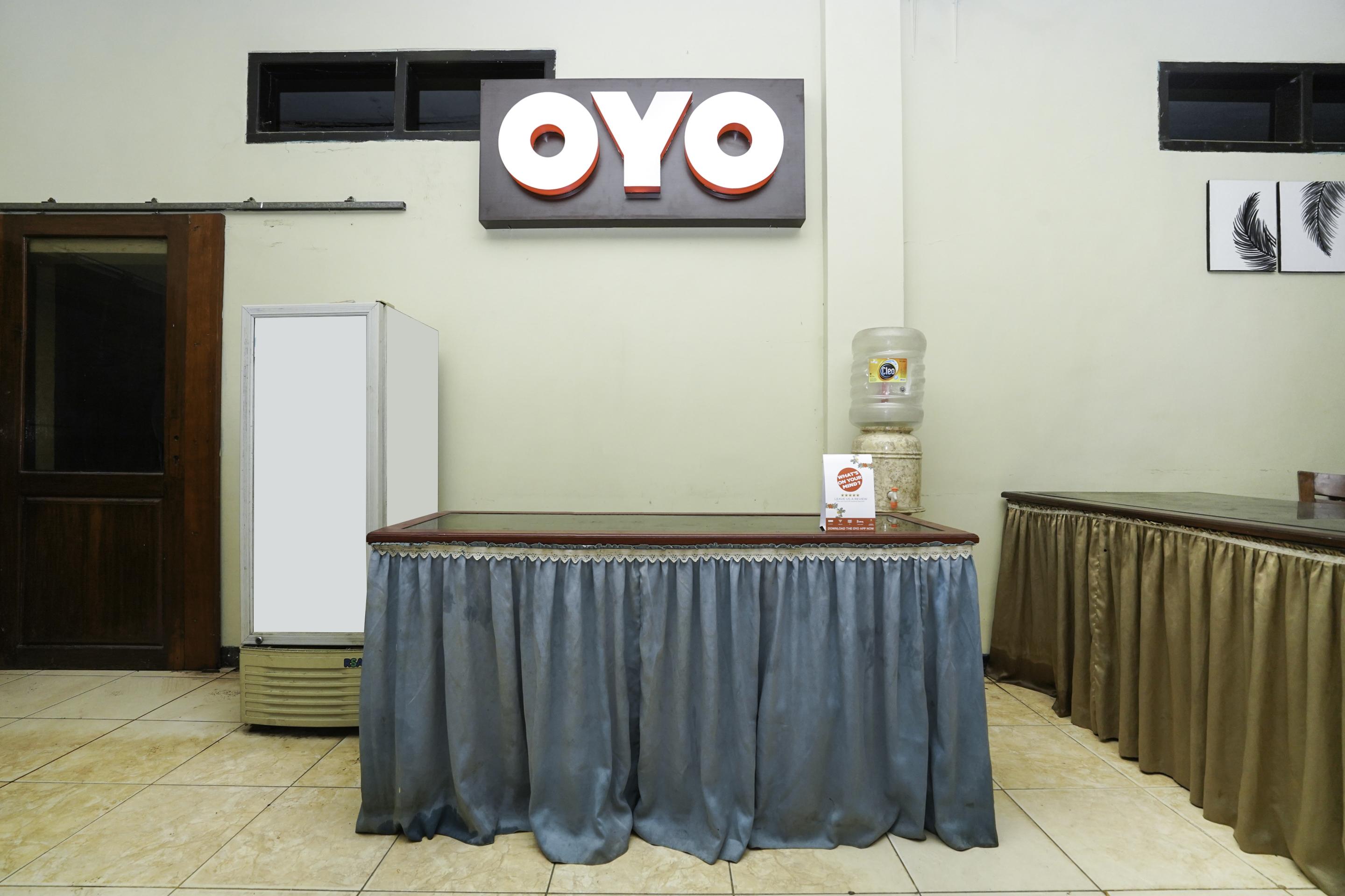 OYO 2715 Hotel Madinah Syariah Pamekasan Luaran gambar